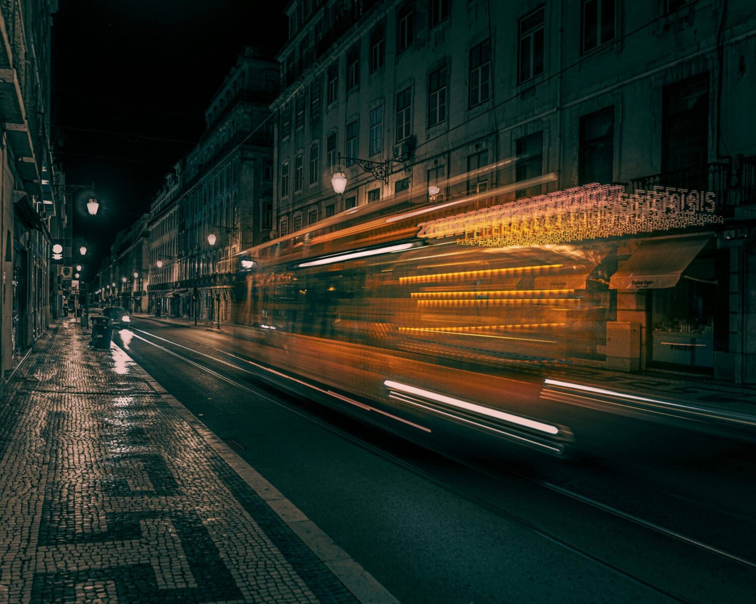 Lisbon at night (Raja Sen-unsplash)