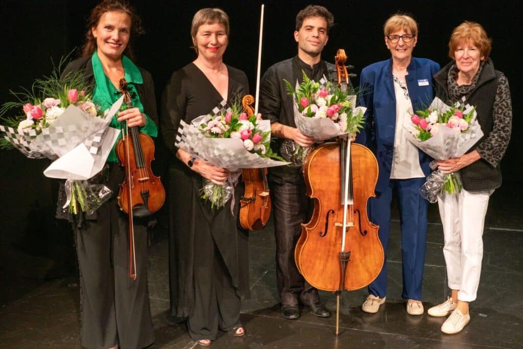 The artists with the President of Silves Rotary Club, Pamela Winn (second from right), and Sue Loram - Photo: Eric Roth