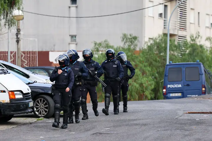 PSP ‘swoop on gun crime’ underway in Lisbon neighbourhoods