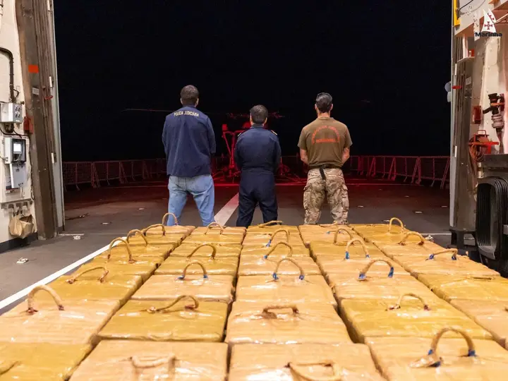 Portugal celebrates “largest ever apprehension of cocaine” on high seas