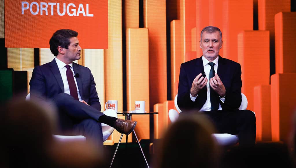 Candidates to the Presidency of the Republic André Ventura (left) and Henrique Gouveia e Melo, at the CNN Portugal round table event held in Alcobaça on November 21, 2025