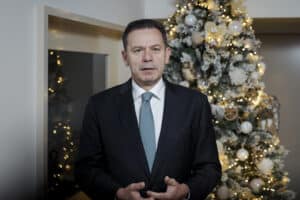 Opposition accuses prime minister of “selling wonderland” in Christmas message
