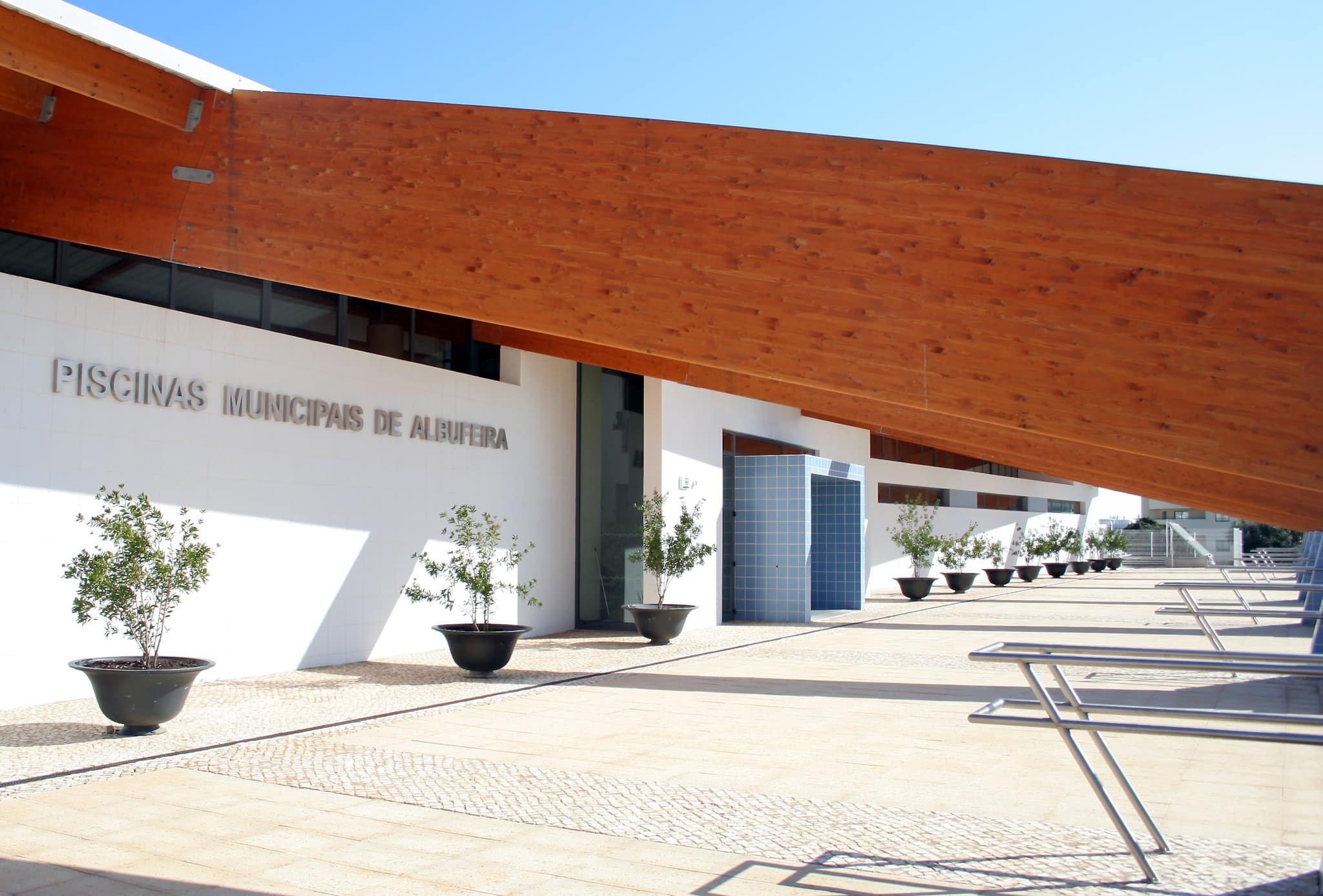 Albufeira shuts municipal pools after Legionella detected