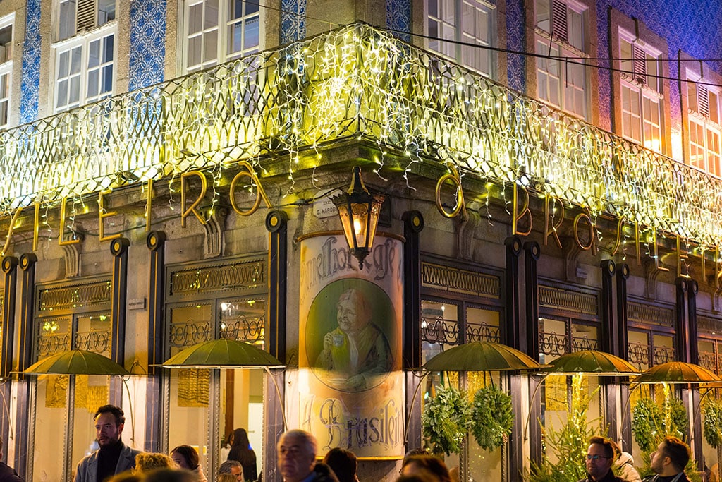 A night corner in the heart of Braga: Old tiles, warm lights, and a steady crowd. A familiar mix that makes visitors feel part of the city within minutes.