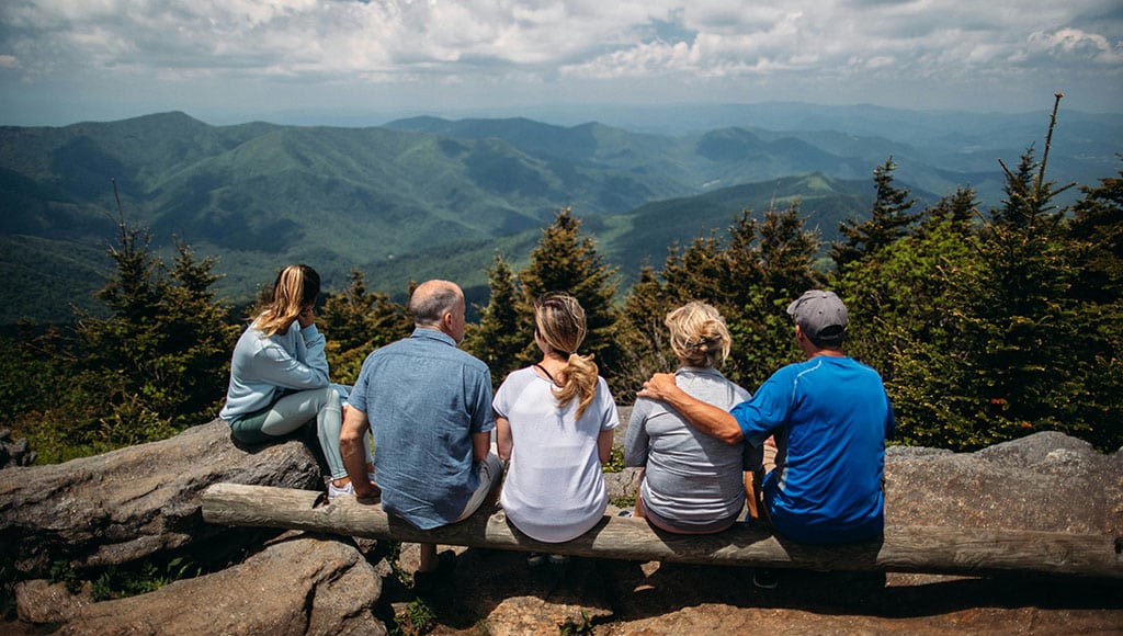 Family (Roberto Nickson-unsplash)