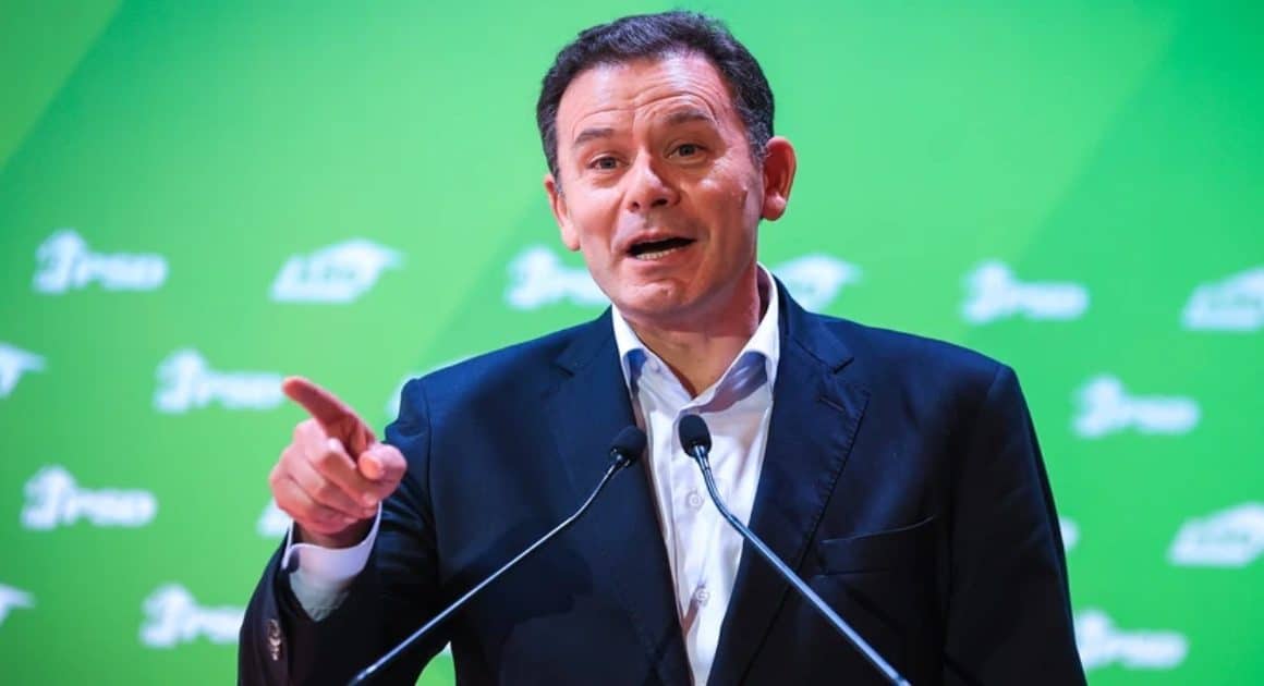 PM suddenly describes ‘minimum wage of €1600’ as country hurtles towards general strike