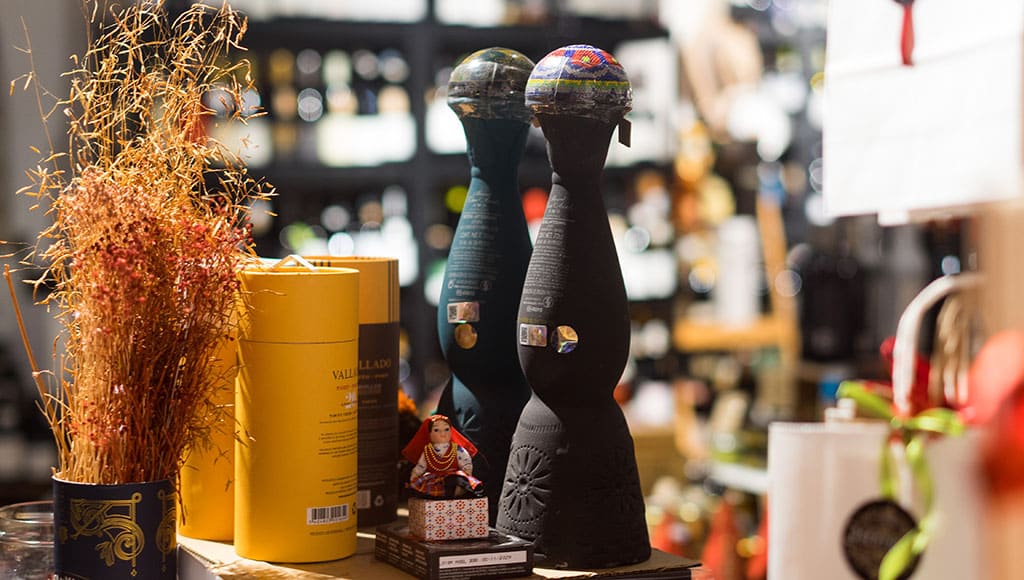 Premium Portuguese bottles. Beautifully wrapped bottles and refined souvenirs that reflect the softer side of premium Portugal.