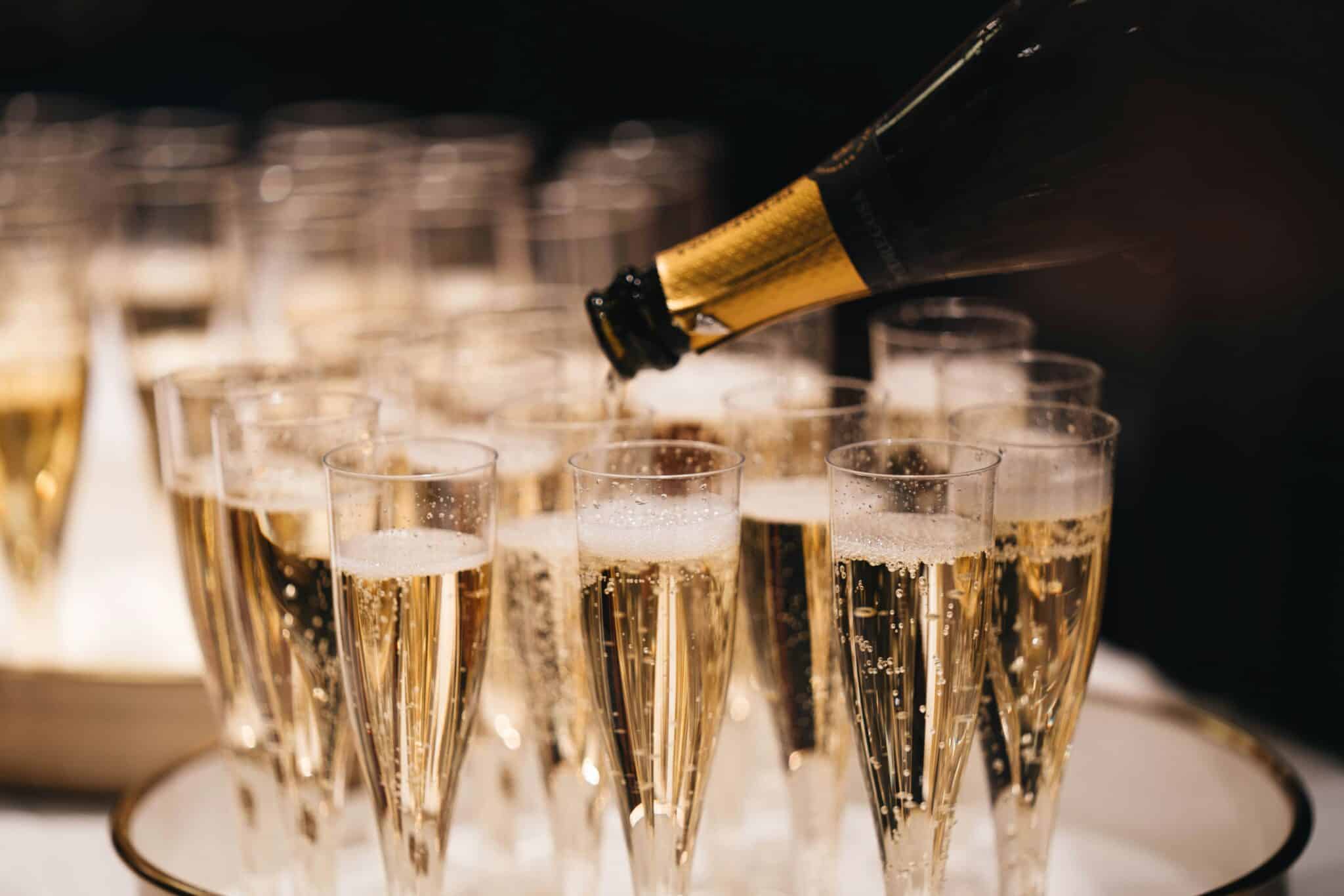 Sparkling wine (Alexander Naglestad-Unsplash)