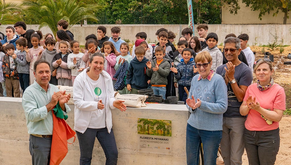 Tito Mendes, Sonia Soares, Rotary President Pamela Winn, Rotarians Terry and Judy Falcão