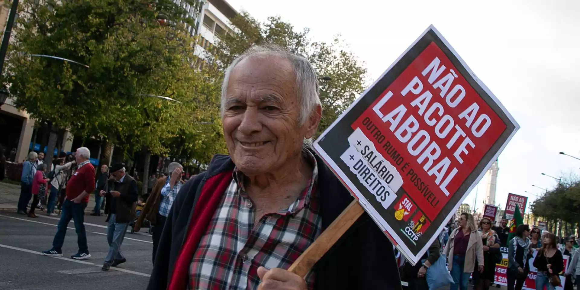 Syndicates describe “mass adhesion” to today’s general strike