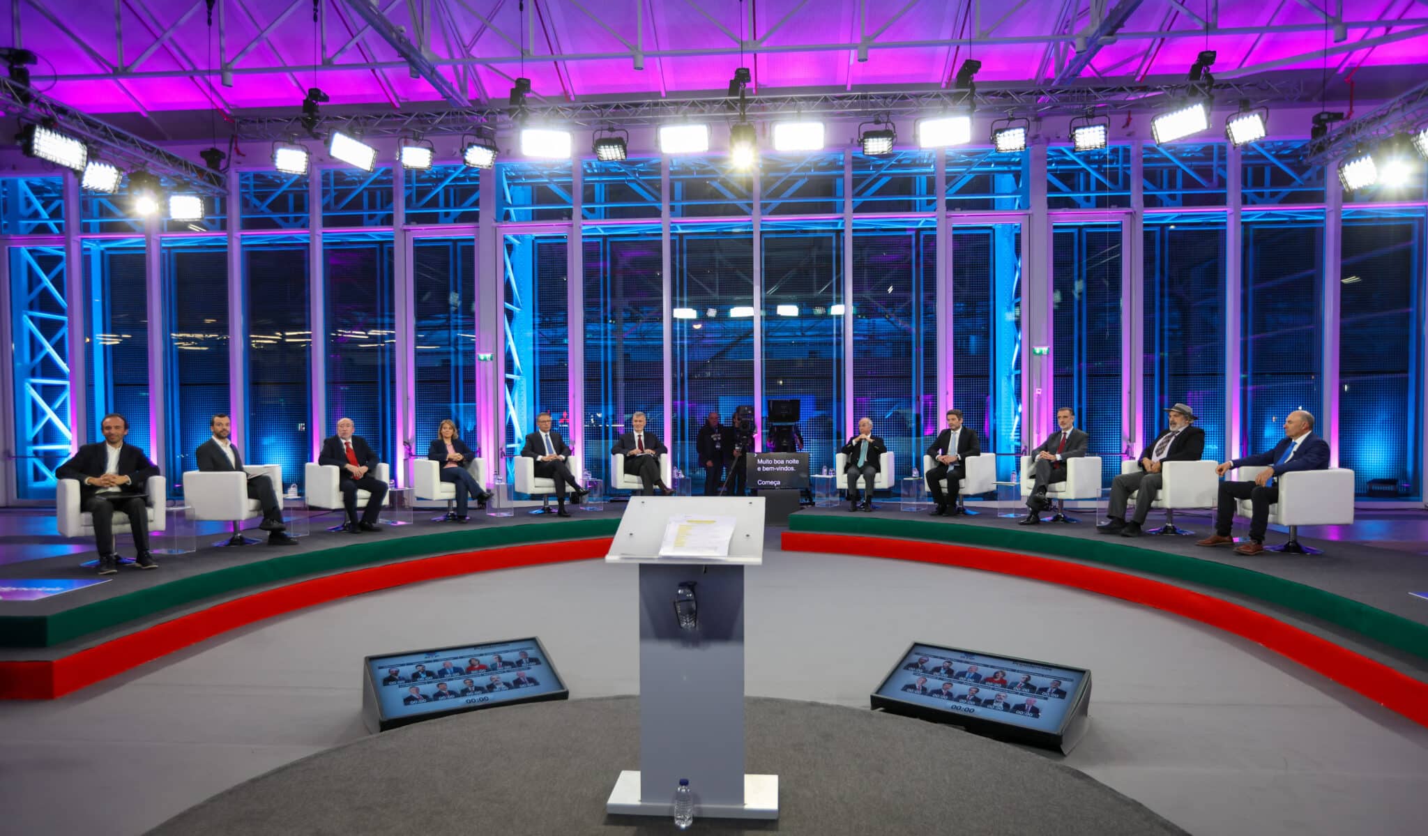 (From left) André Pestana, Jorge Pinto, António Filipe, Catarina Martins, António José Seguro, Henrique Gouveia e Melo, Luís Marques Mendes, André Ventura, João Cotrim Figueiredo, Manuel João Vieira and Humberto Correia at last night's debate on RTP - January 6, 2026 - Photo: António Cotrim/Lusa