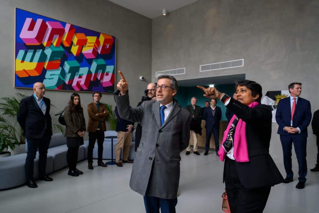 Chitra Stern (right) showing Lisbon Mayor Carlos Moedas the new facilities