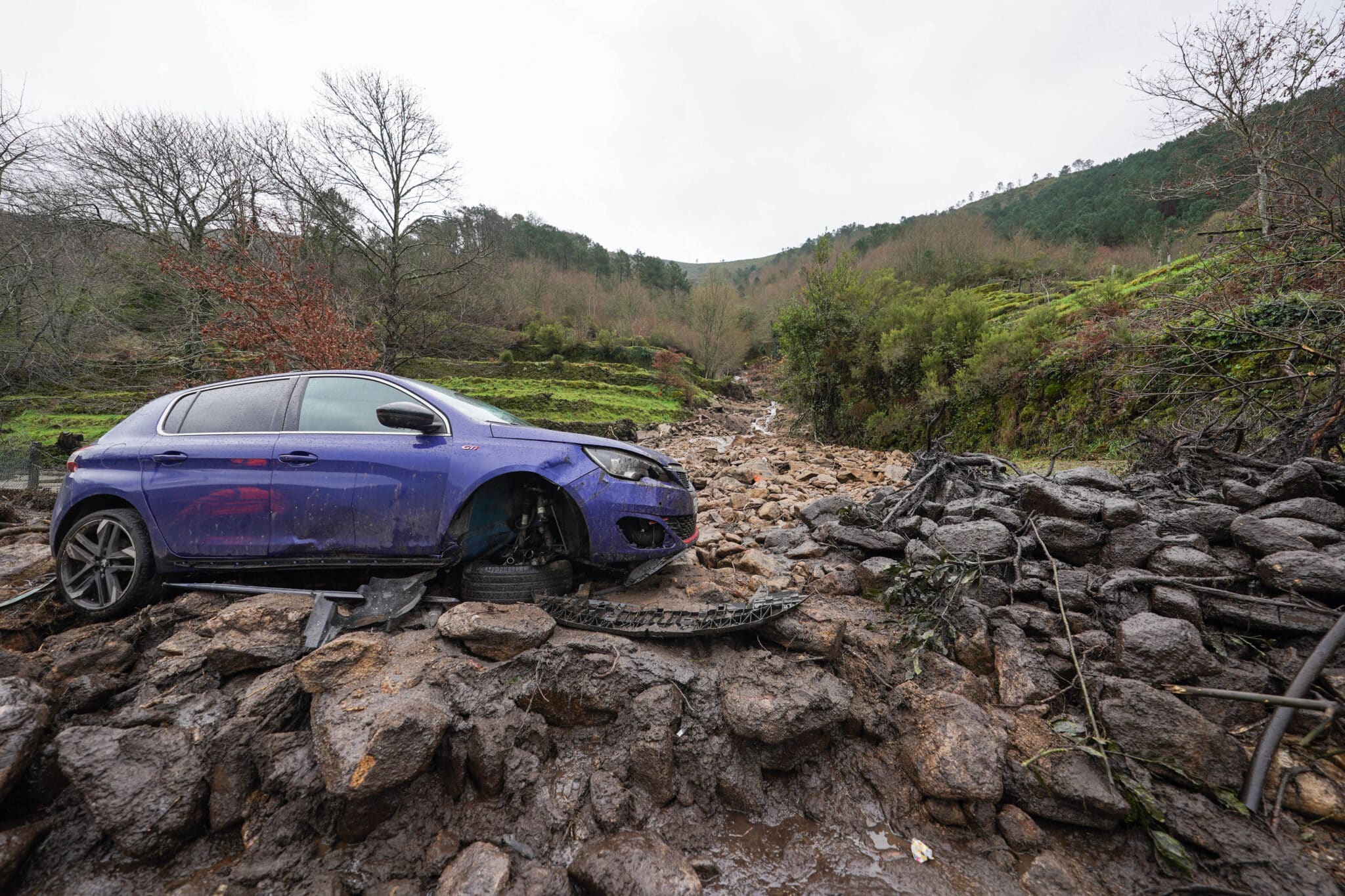 Storm Joseph batters Portugal, causing hundreds of incidents