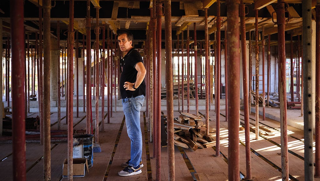 Rui Virgínia at the construction site of the new building