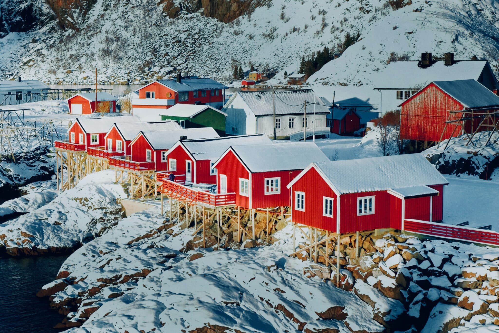 Greenland (Alex He-unsplash)