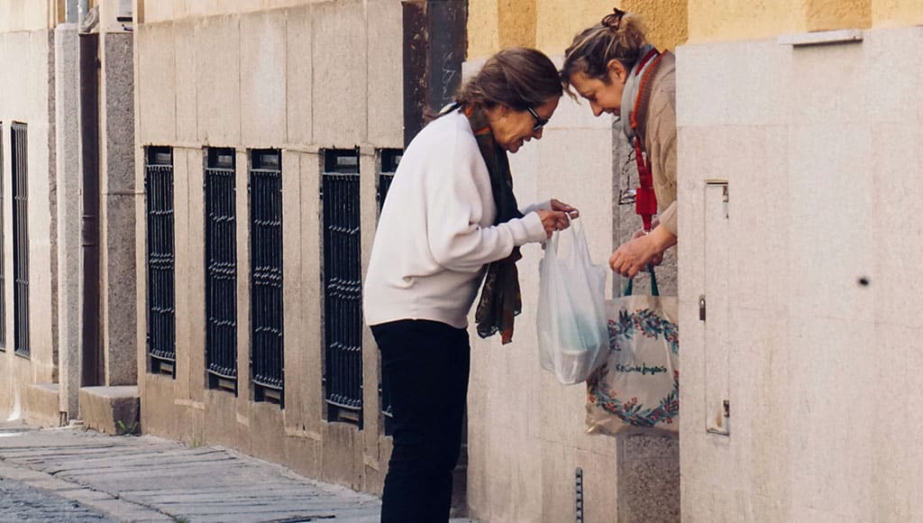 Ladies (Beth Macdonald-unsplash)