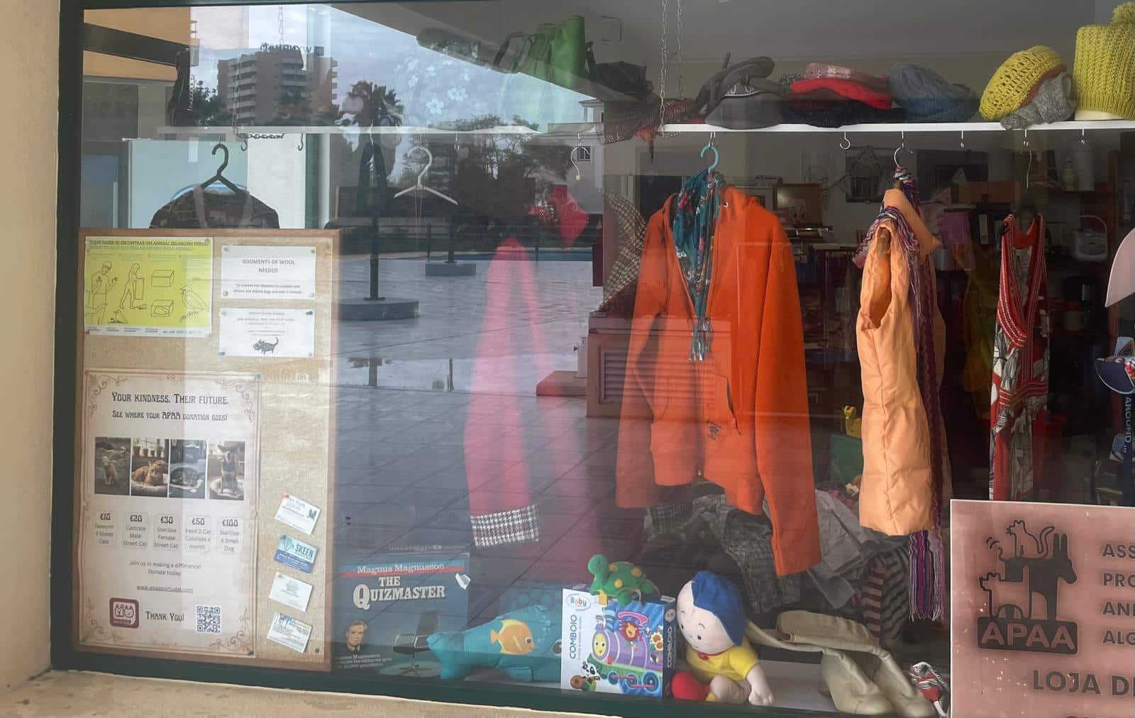 New items for sale at APAA's Alvor charity shop