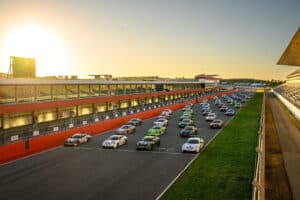 Porsche fires up engines at Algarve circuit