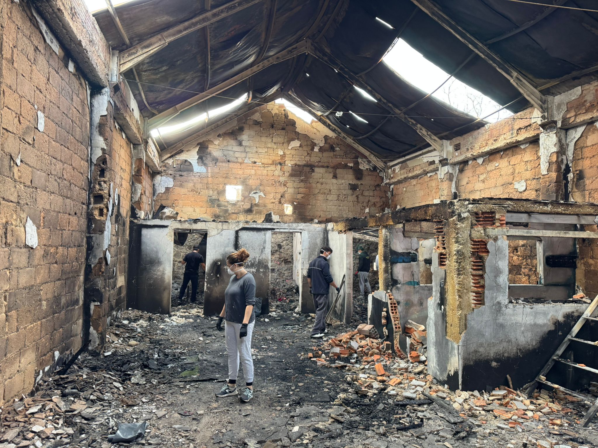 Fire destroys Algarve surfboard factory as community rallies to help rebuild
