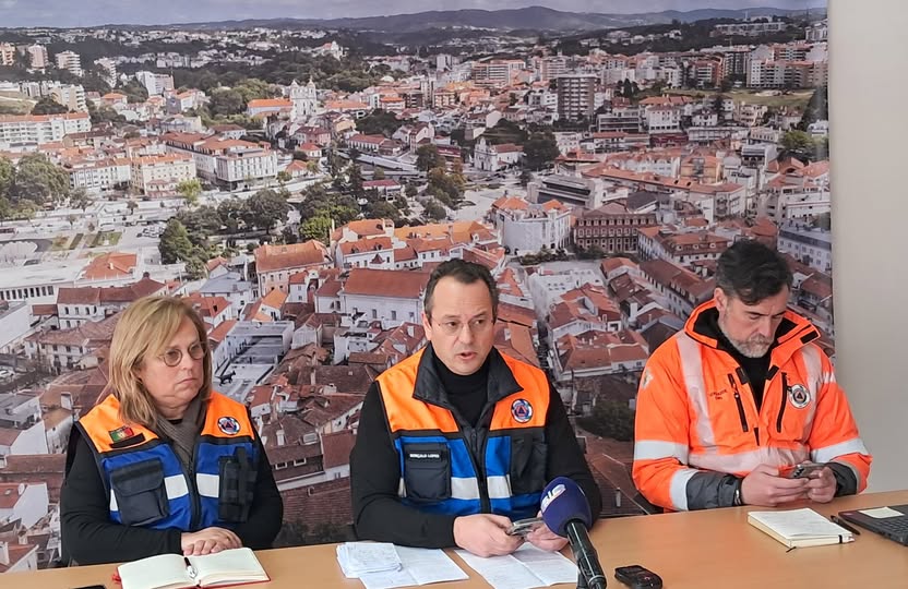 Gonçalo Lopes (centre) is fighting for much more transparency from E-REDES