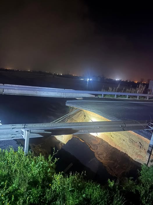 Section of motorway that collapsed last night. Its localisation is at km 191.2, direction north-south