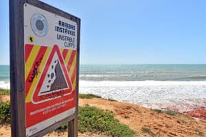 Algarve needs “super urgent” cliff repairs, says minister