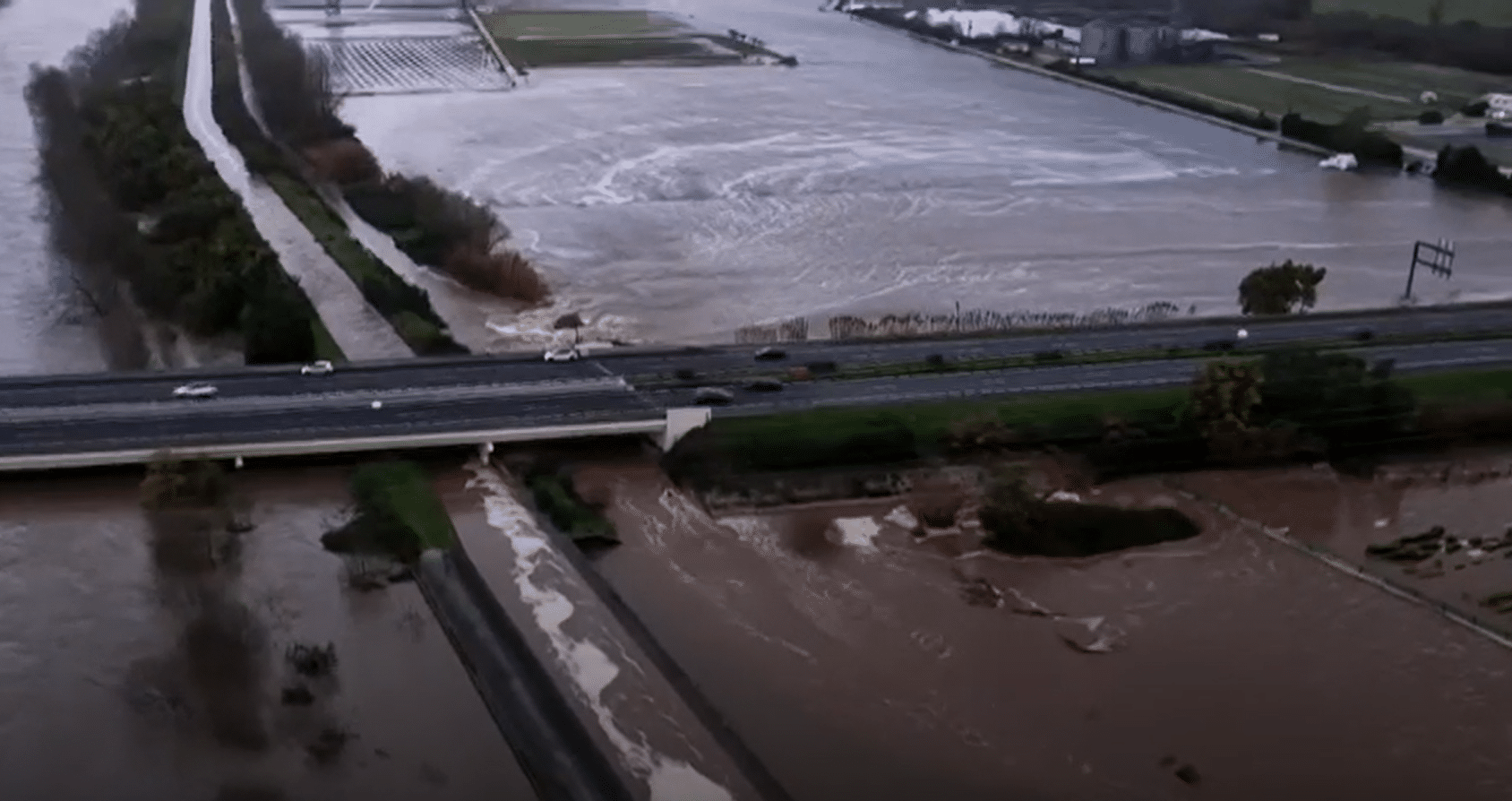 Mondego River dyke bursts in Coimbra