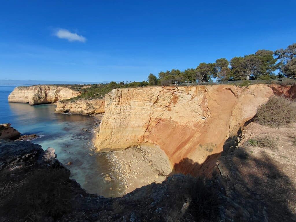 Carvoeiro coastline – warning signs alert walkers to the severe risks posed by unstable, eroded cliffs - Photo: Inês Lopes/Open Media Group