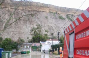 Another landslide in Costa da Caparica forces people from their homes