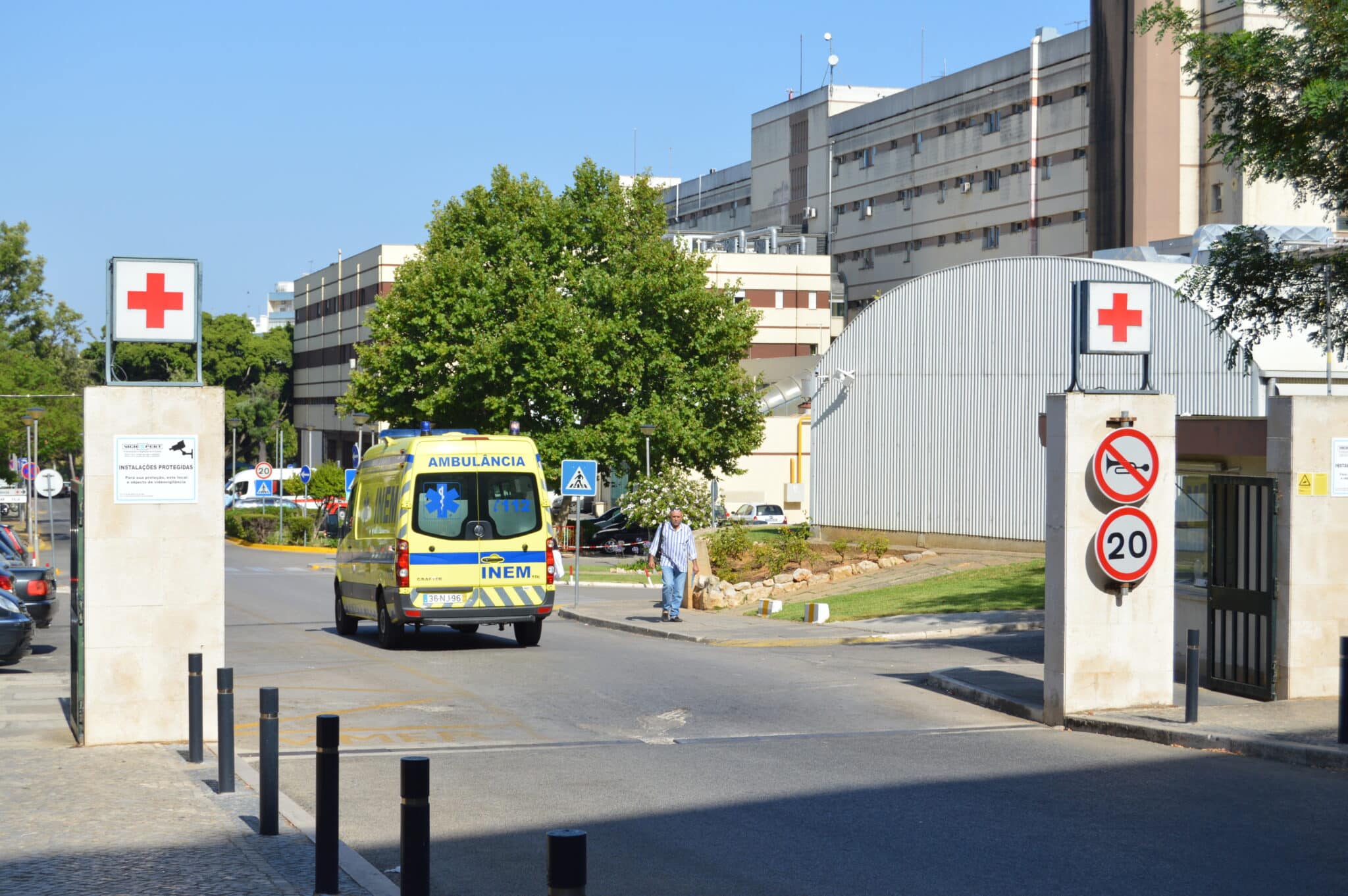 One dead, two hospitalised due to Monte Gordo gas leak