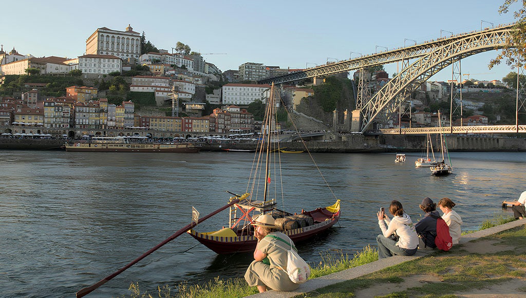 Porto (Tayan Lima-unsplash)