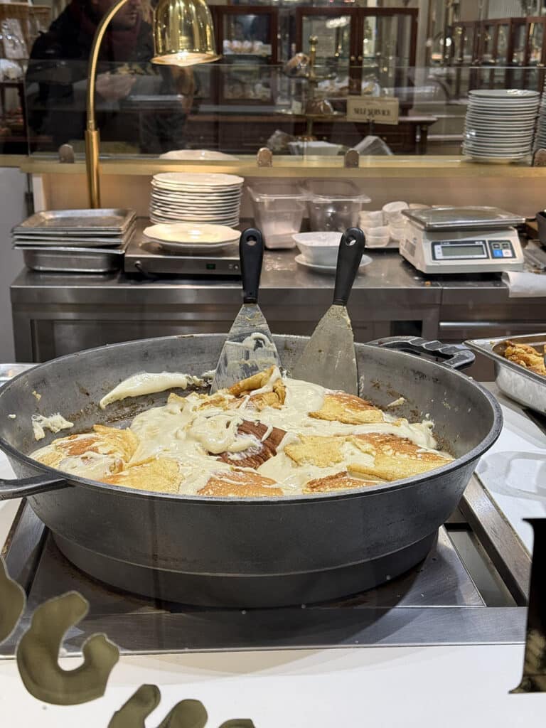 The cooking of the Kairserschmarrn