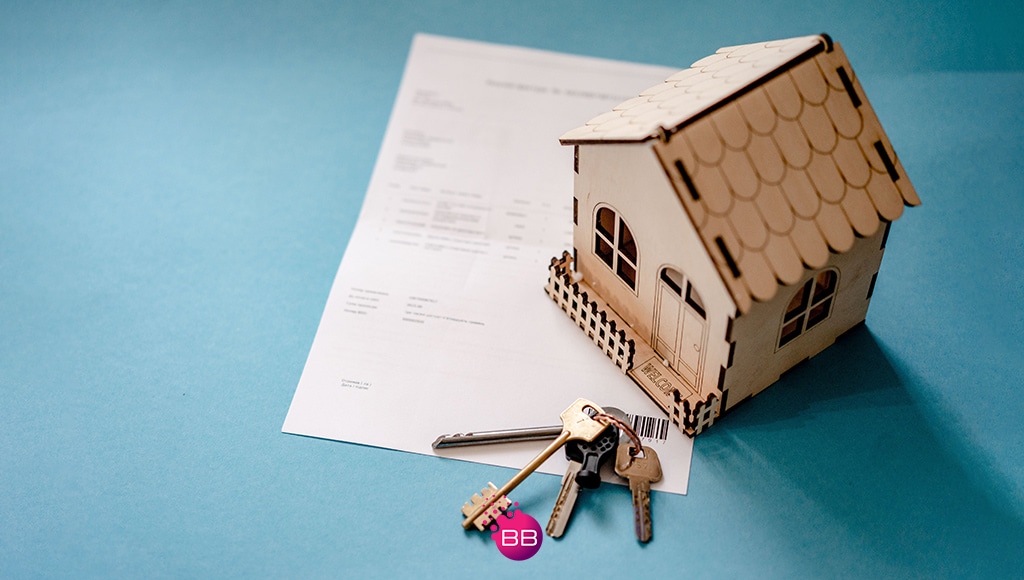 Photo of a miniature house, keys and document to represent the Property, tax and succession issues this article talks about