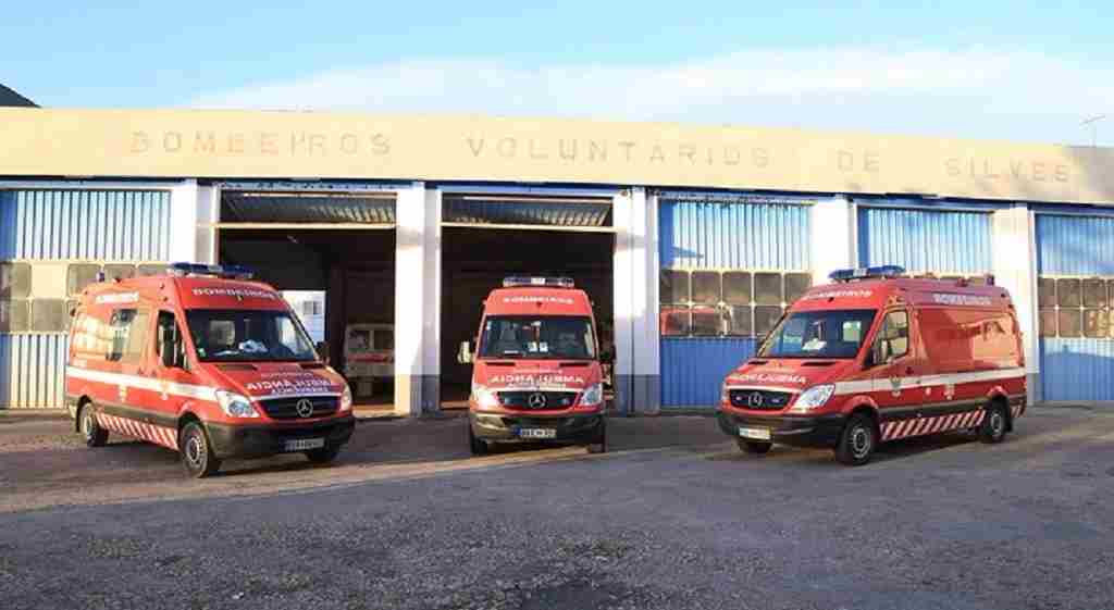 Silves firefighters race to save blind man after he falls into Arade river