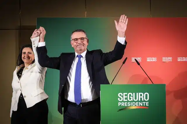 Image of Portugal's new president António José Seguro with his wife, Margarida Maldonaldo Freitas. Image: José Coelho/ Lusa