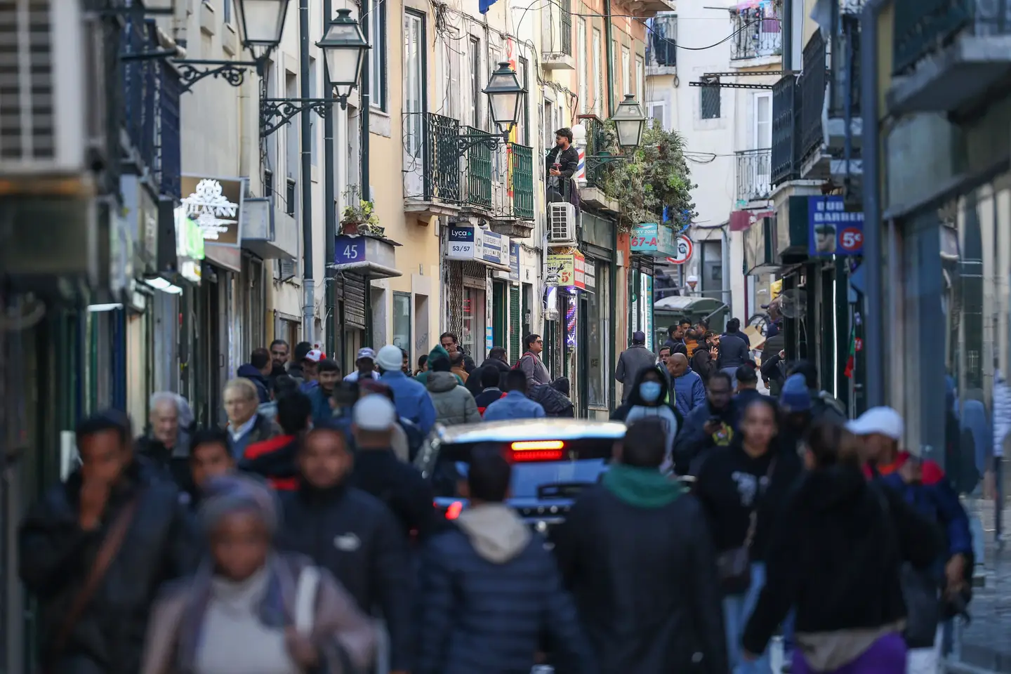 Rua do Benformoso in Martim Moniz has changed radically since the recent wave of immigration into Portugal. Image: Miguel A Lopes/ Lusa