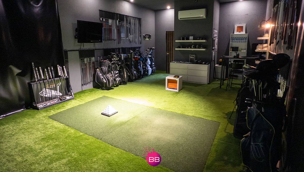 Partial view of the inside of Nevada Bob's Golf precision fitting studio