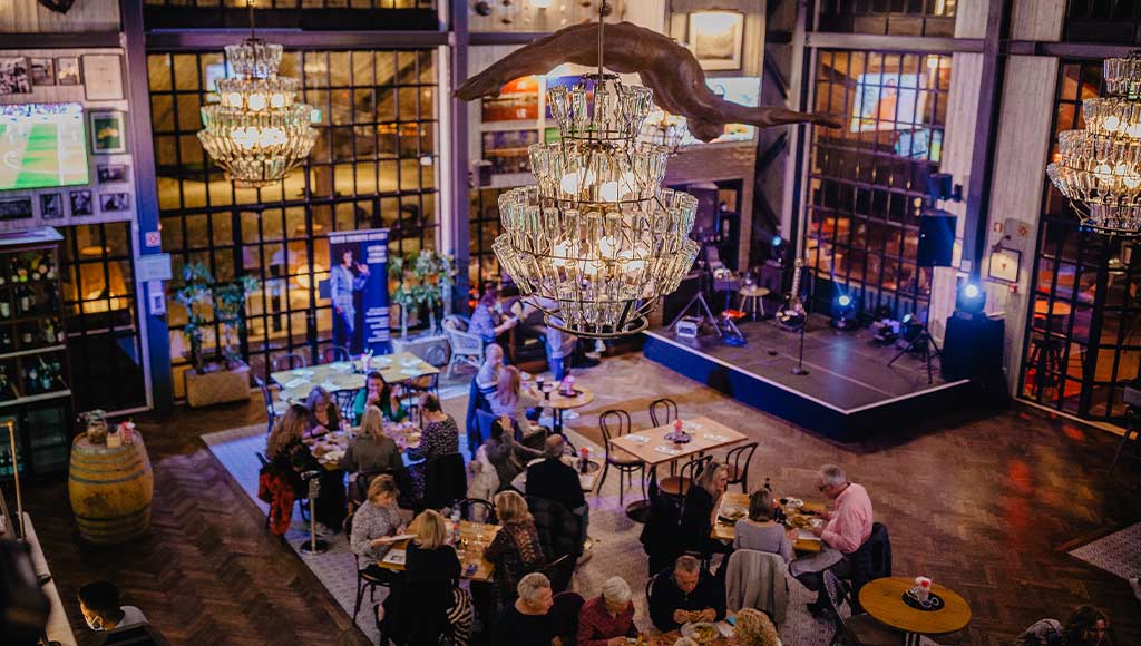 View of the inside of Dano's Sports Bar & Restaurant at Quinta do Lago