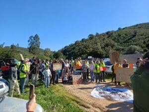 “Enough!”: Dozens protest outside Portimão landfill