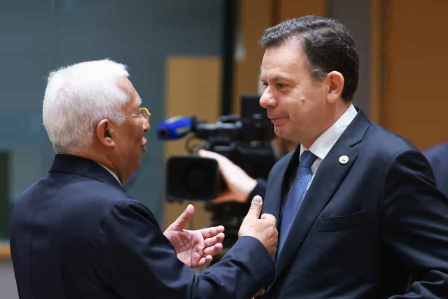 President of the European Council, António Costa (left) offering Portugal's PM 'total solidarity' over the litany of devastating storms this winter. Image: Olivier Hoslet for Lusa