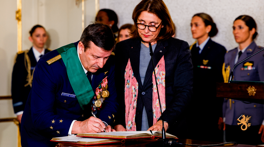 President swears-in new military chiefs