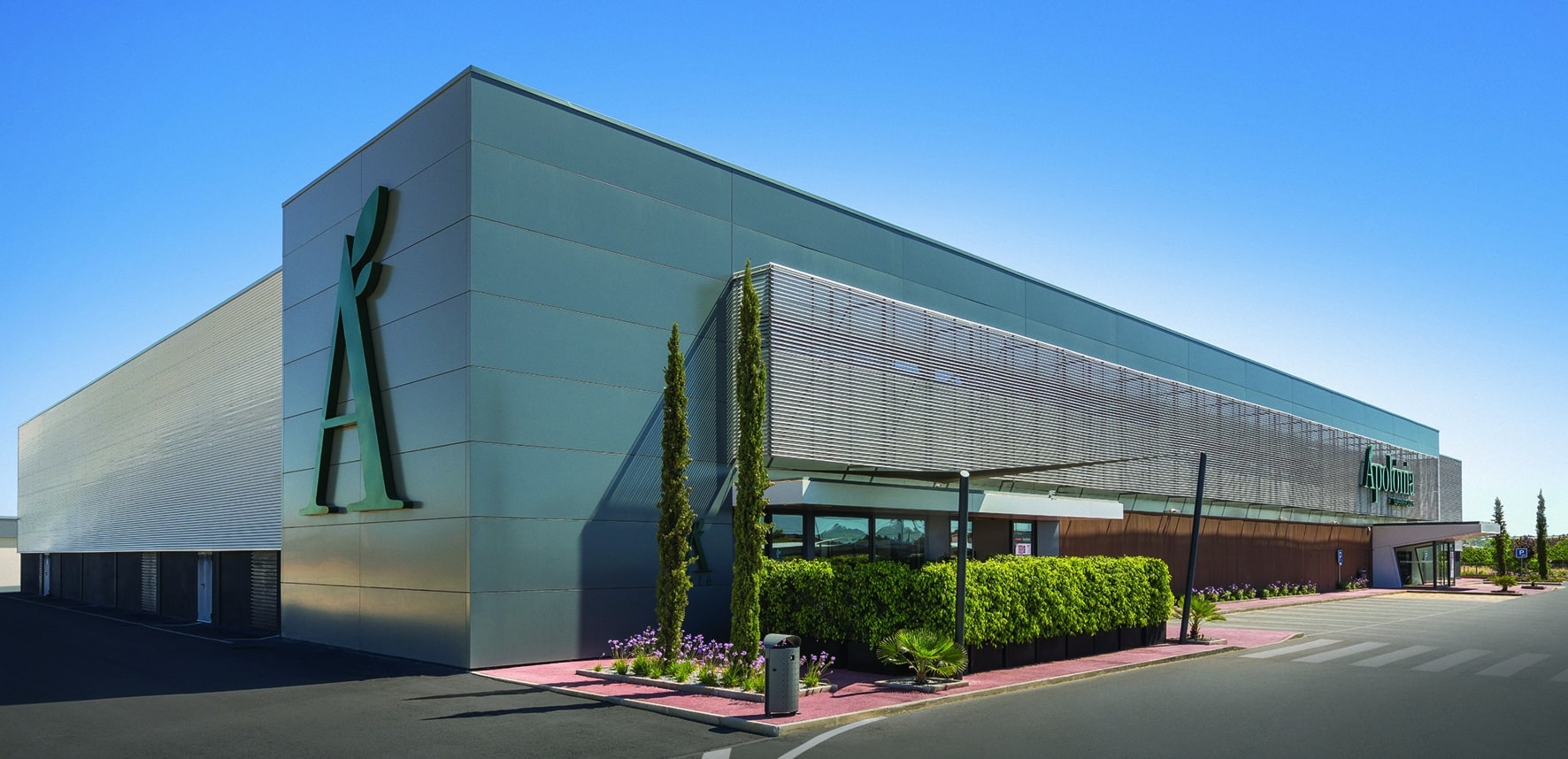 Apolónia marks 43 years with discounts, tastings and in-store celebrations