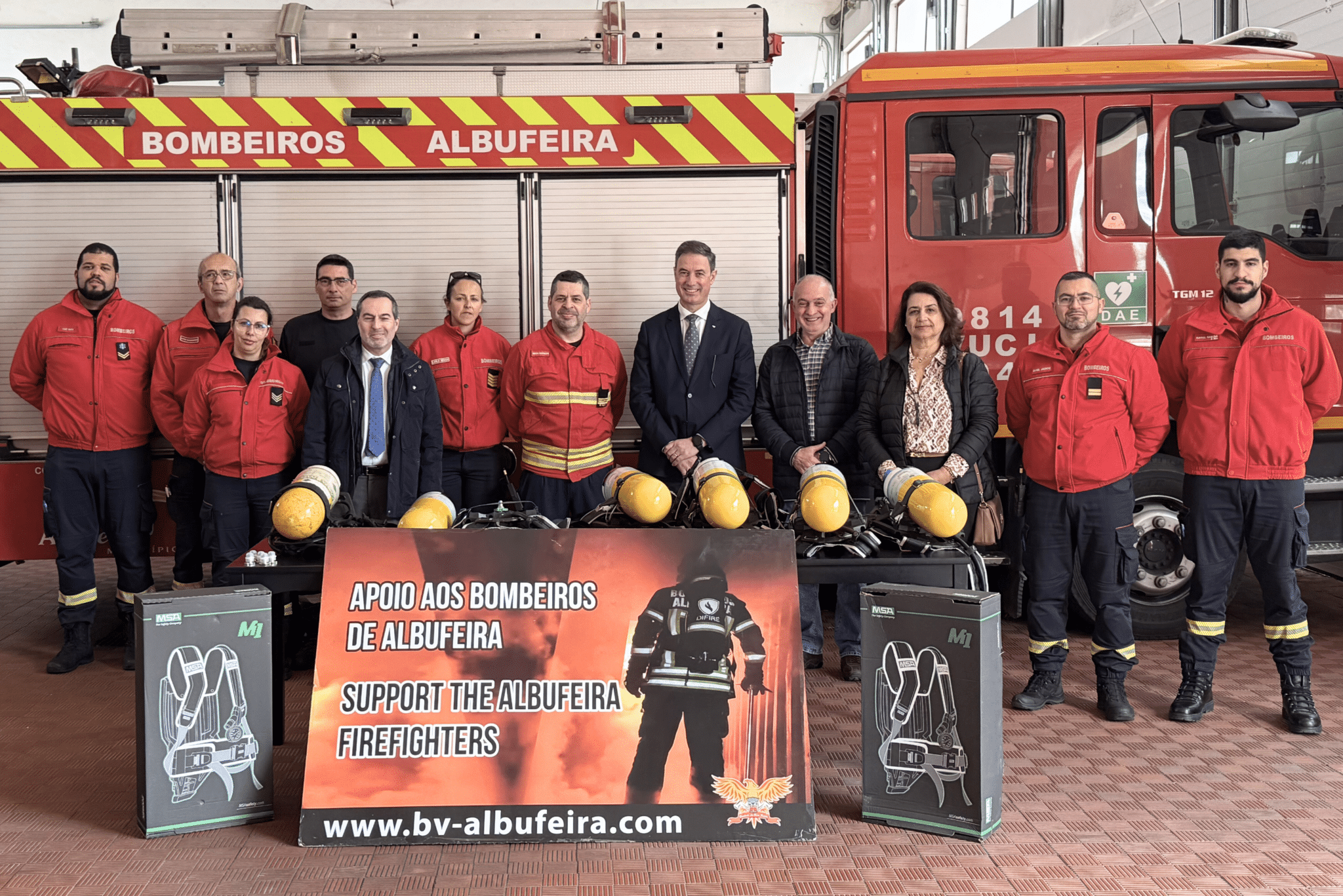 Bank donates cutting-edge breathing equipment to Albufeira firefighters