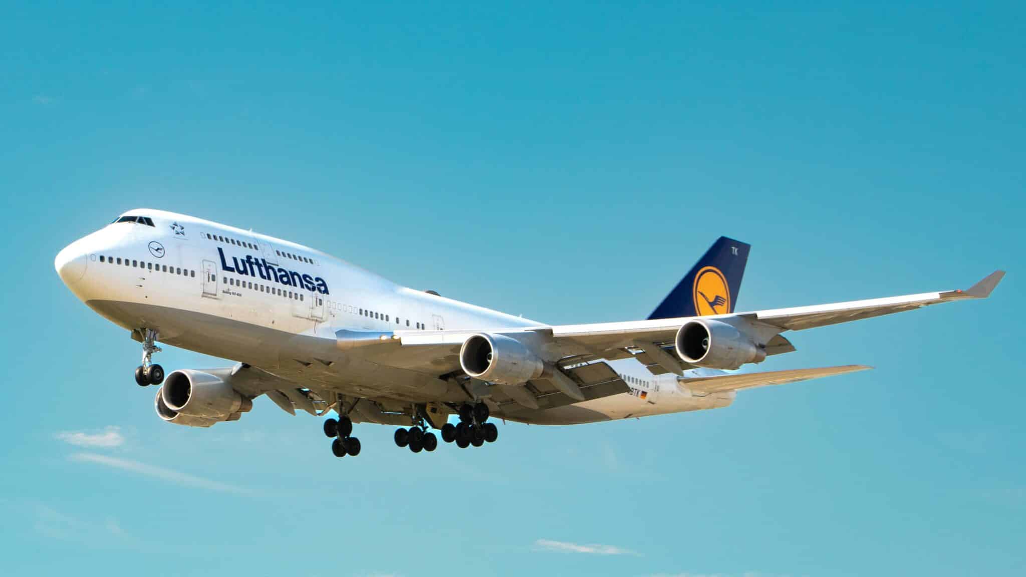 Lufthansa (Adam Khan-unsplash)