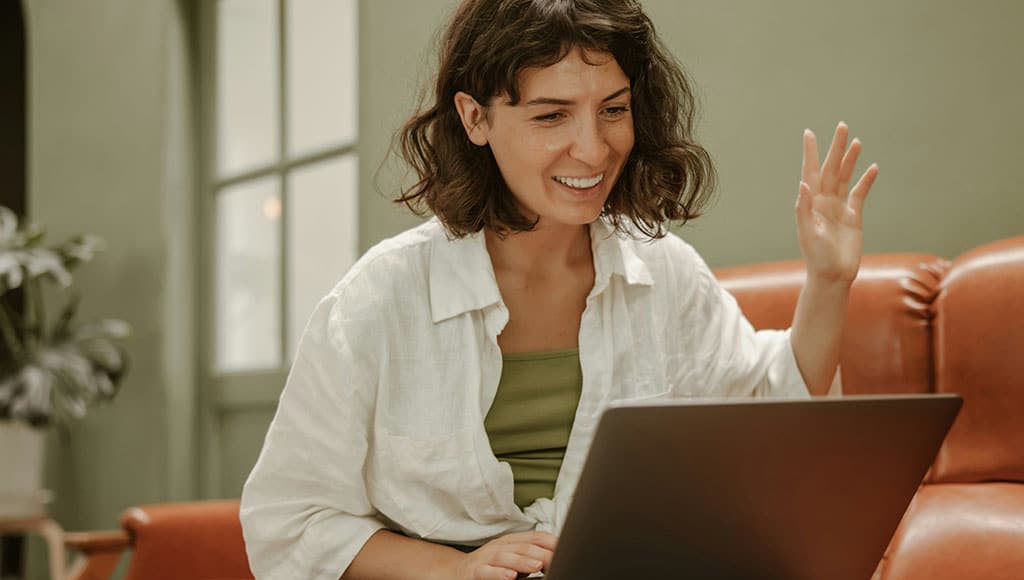 Online counselling (look-studio-unsplash)