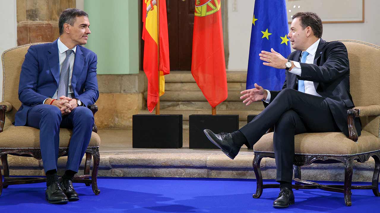 Spain's PM Pedro Sánchez with Portugal's Luís Montenegro today. Image: LUSA