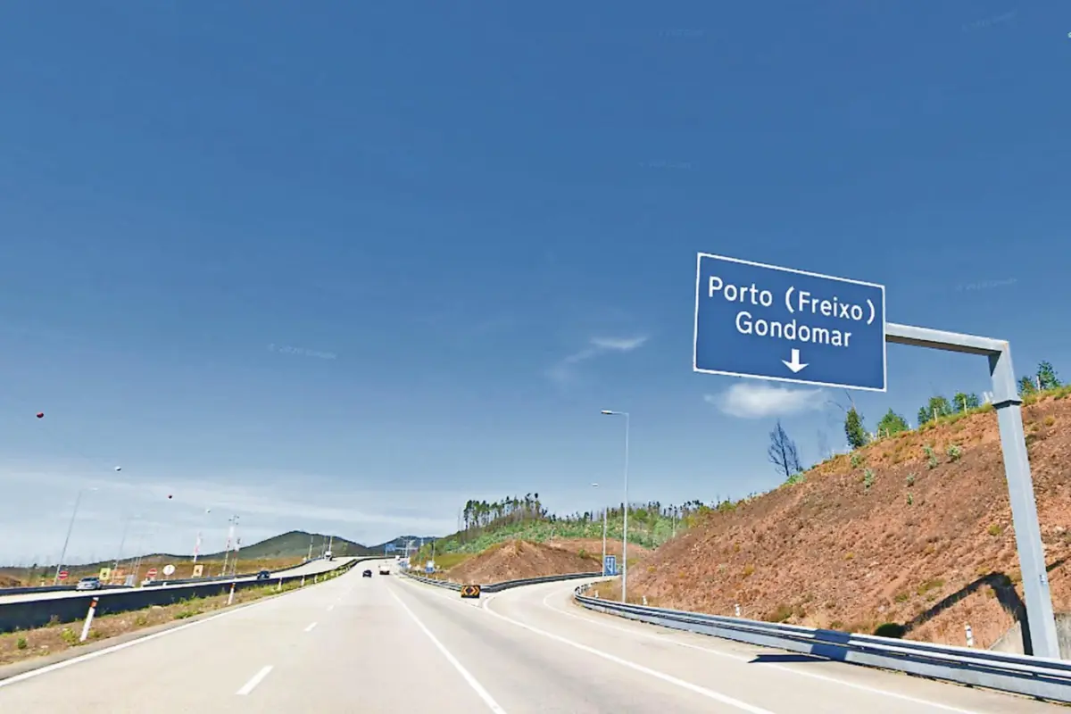 Pillion passenger falls off bike at 200 km/hour - rider ‘keeps going’