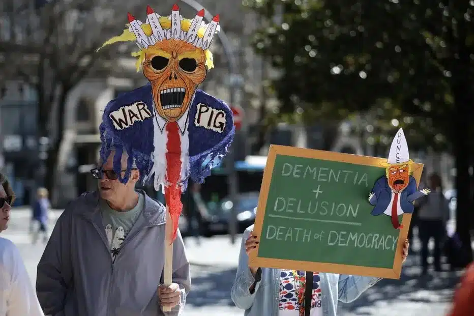 Americans protest in Lisbon