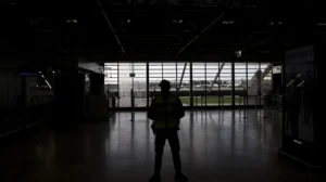 Guinean government denounces airport detention of six students