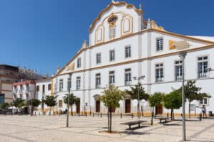 Portimão launches Sunday art market in city centre